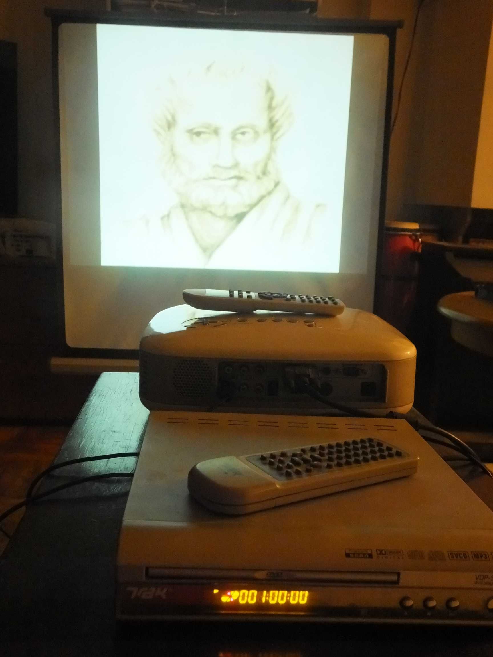 Projektor NEC + DVD