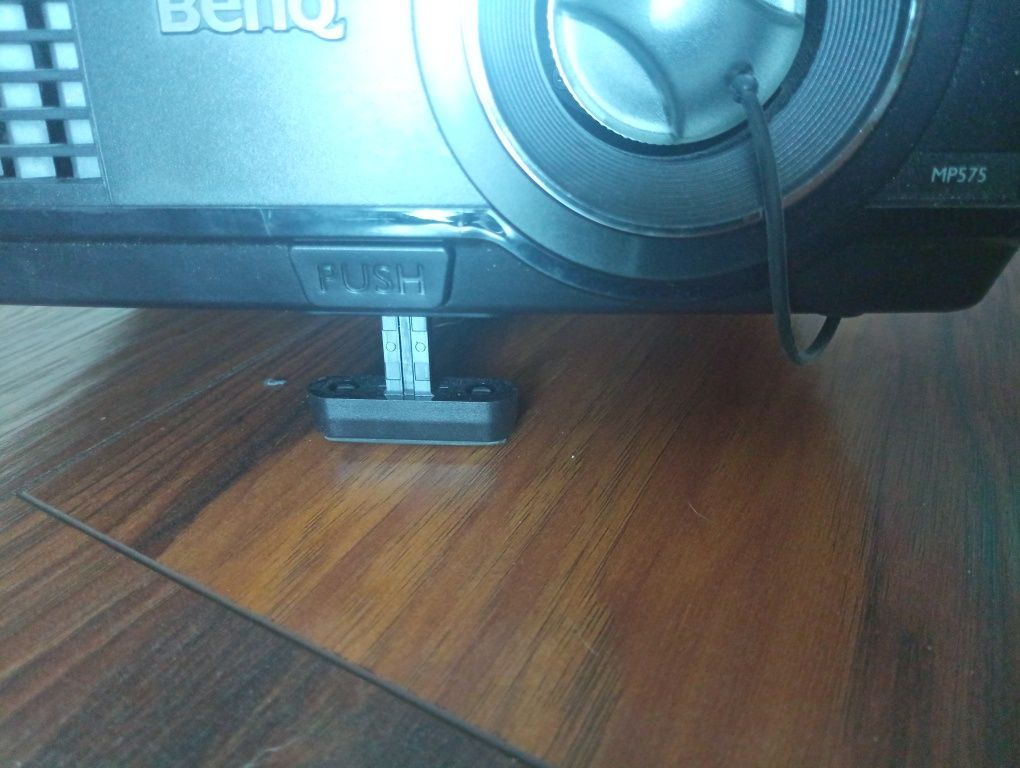 rzutnik BenQ MP575 – DLP, Full HD, komplet okablowania