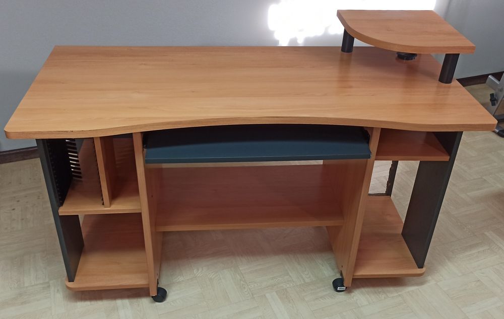 Mesa para computador e impressora