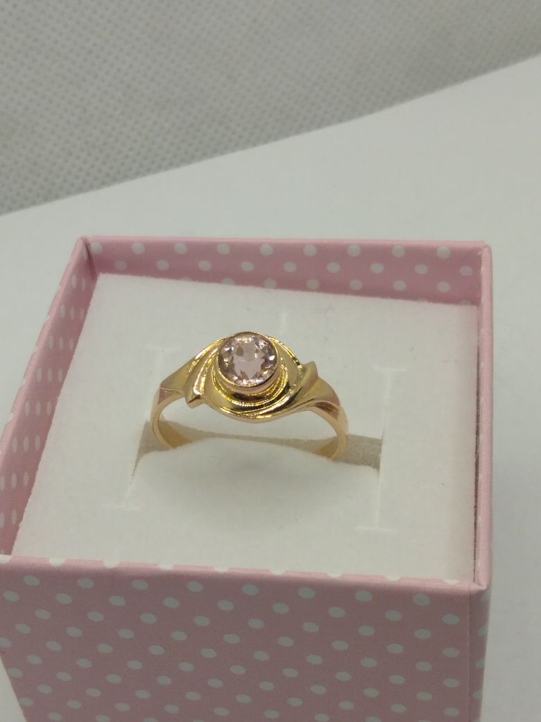 Złoty pierścionek , różowe oczko złoto 583  r. 17