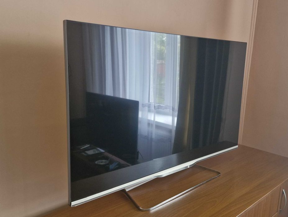 Телевізор "47" Philips 47pfl7108k/12  / Ambilight