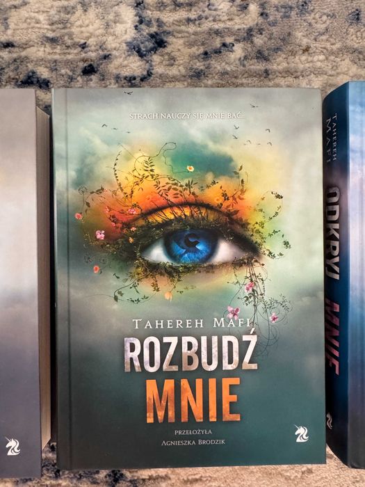 3 pierwsze tomy "Shatter me"/"Dotyk Julii" Tahereh Mafi