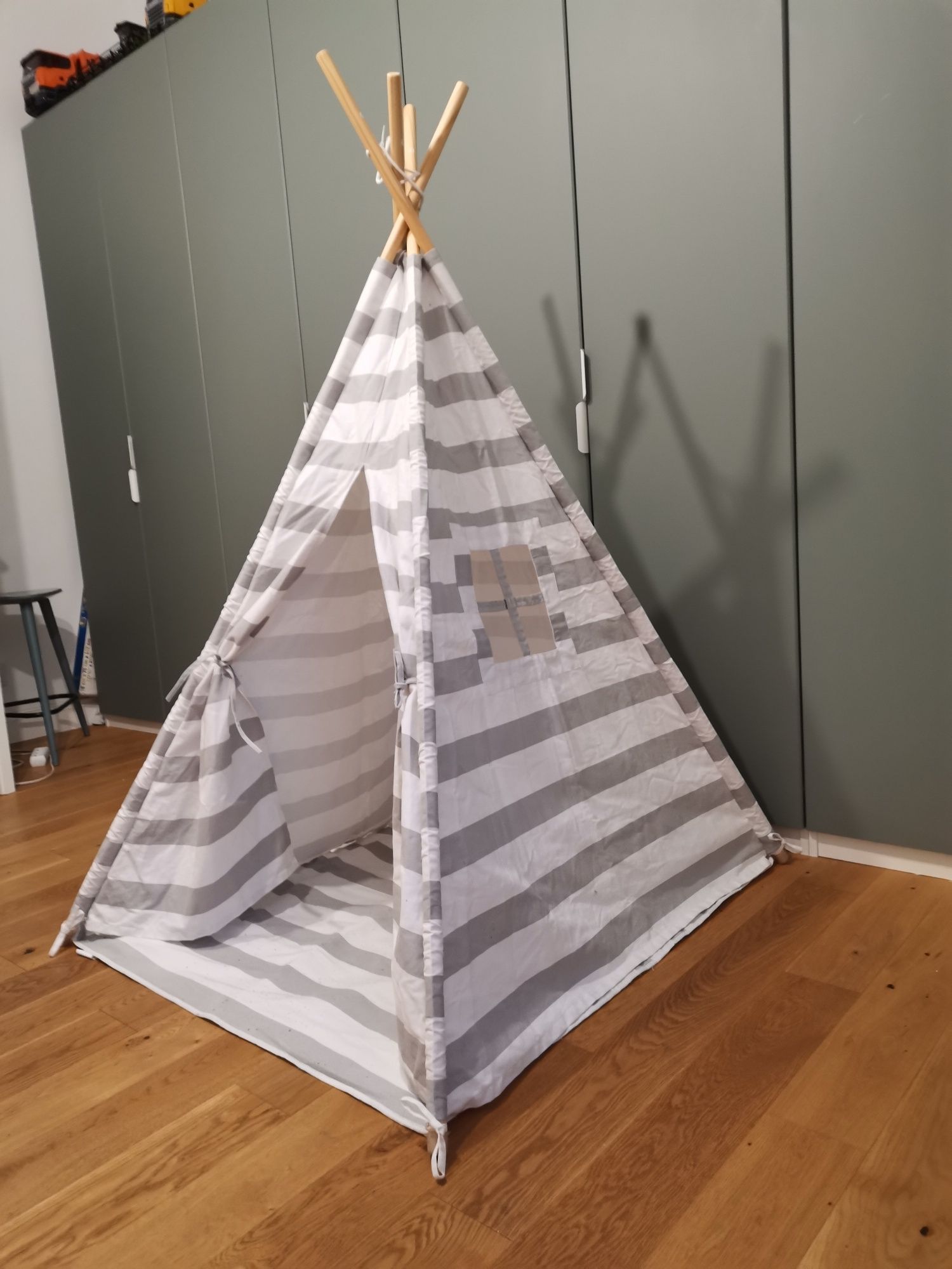 Tipi namiot używany
