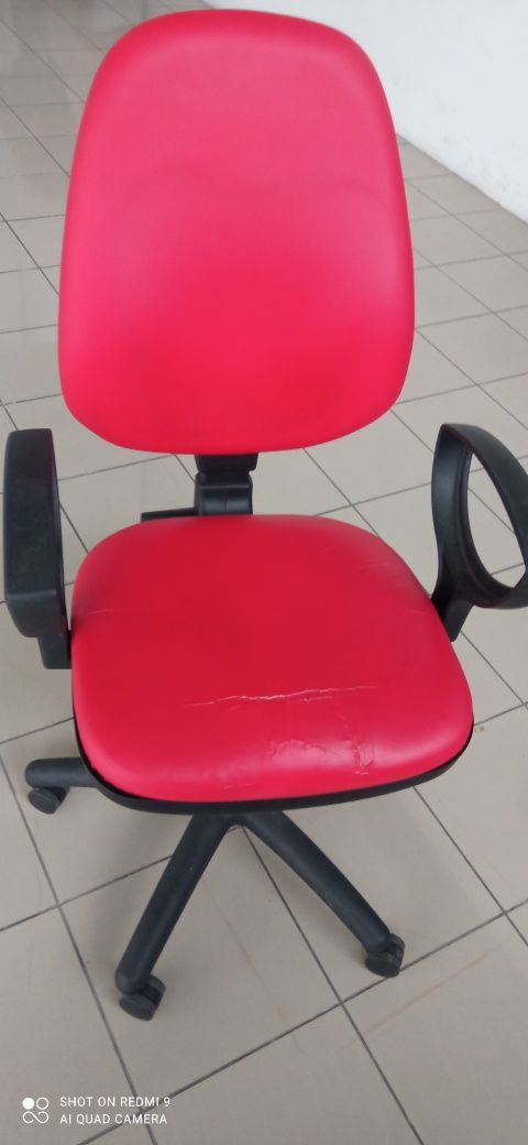 Cadeira de escritório vermelhas