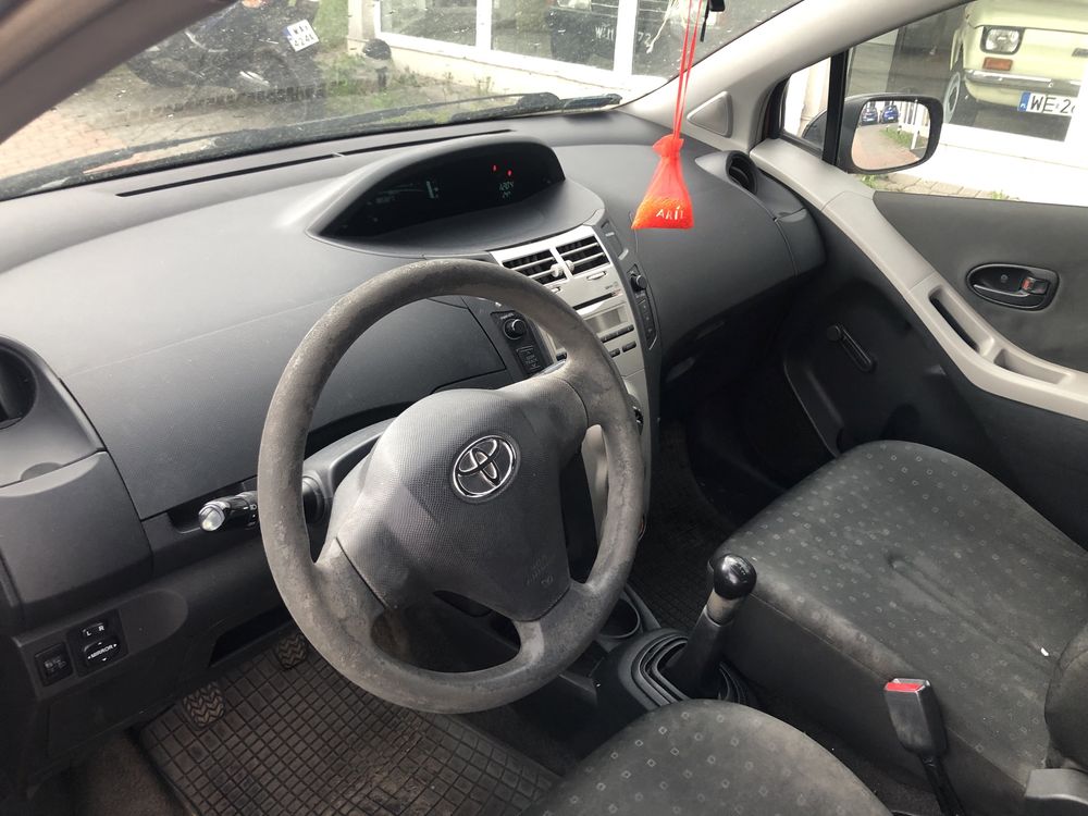 Toyota Yaris uszkodzona; GAZ