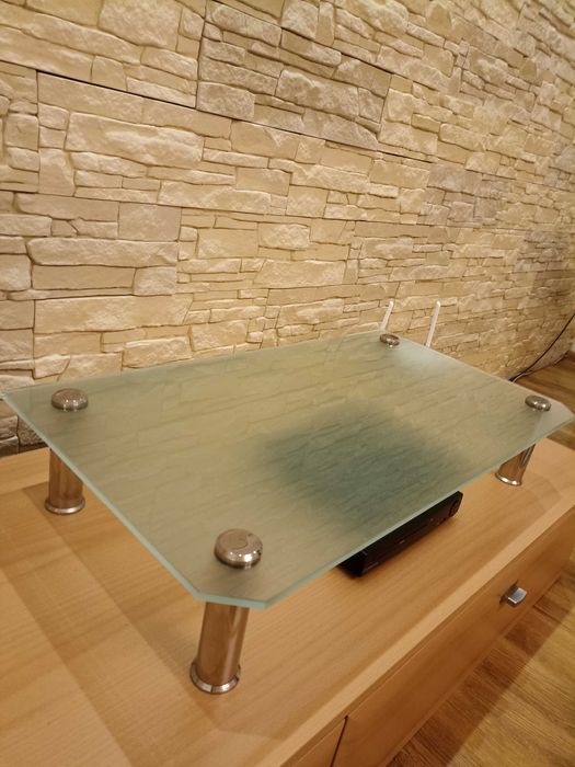 Półka pod telewizor