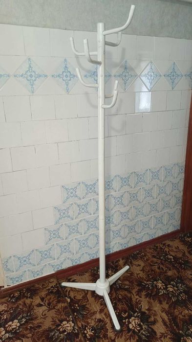 Стійка вішалка для одягу