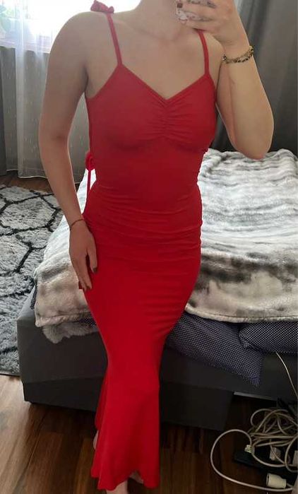 Sukienka przylegająca długa syrenka wiszące róże lato wesele wakacje