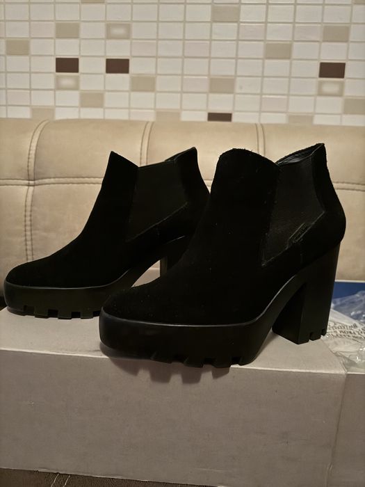 Продаются ботинки женские весна-осень