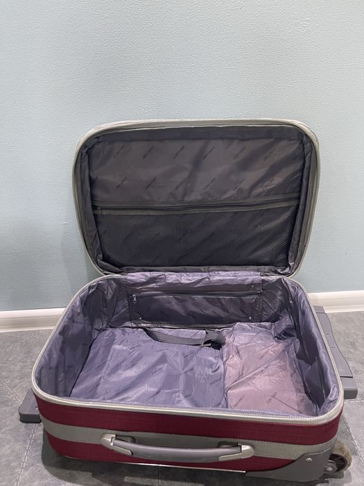 Валіза дорожна на колесах