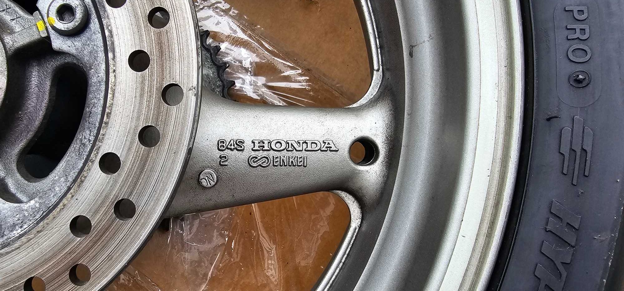 Honda CB 600 HORNET 2005r felga tylna tył zębatka tarcza opona