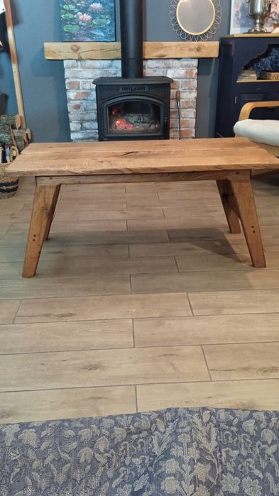 Стіл з дуба в скандинавському стилі