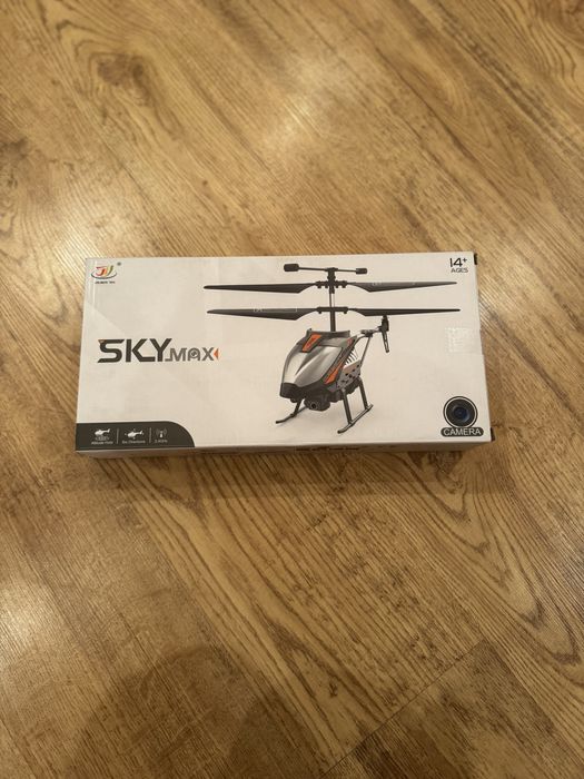 Вертолет на пульте управления