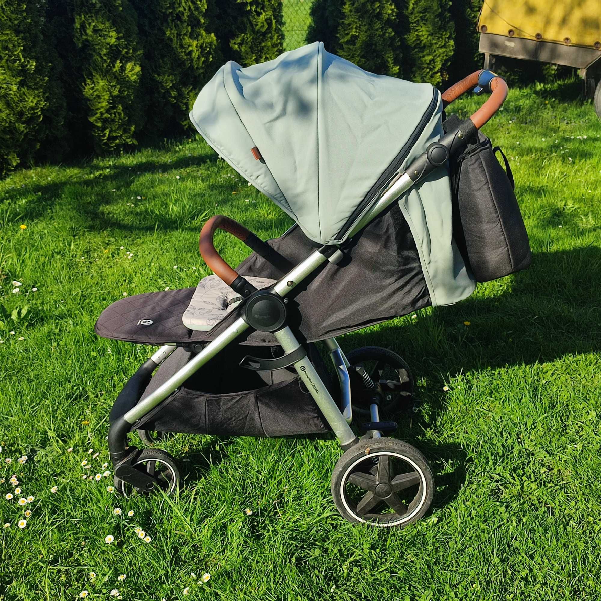 Wózek spacerowy Petite&Mars Royal