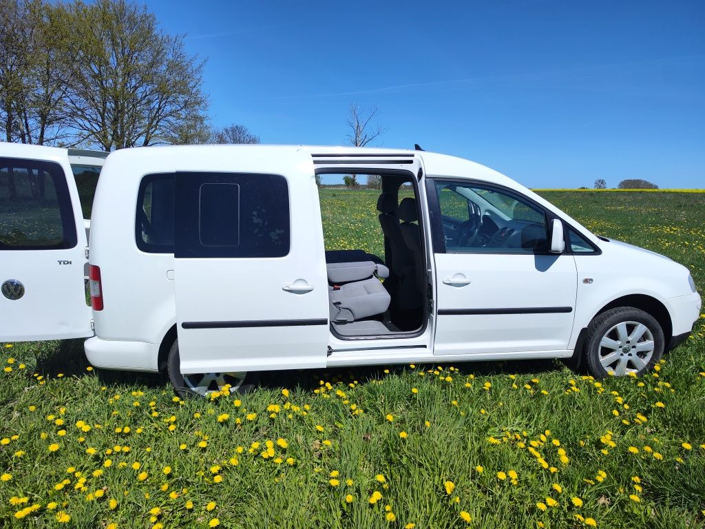 VW Caddy maxsi rok 2009  105km DSG 7-osobowy