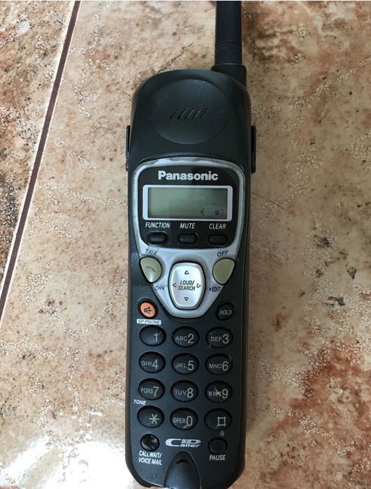 Радиотелефон с определителем номера Panasonic KX-TG2215