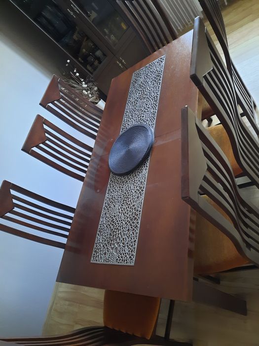 Stół drewniany rozkładany + 8 krzesel do salonu, jadalni