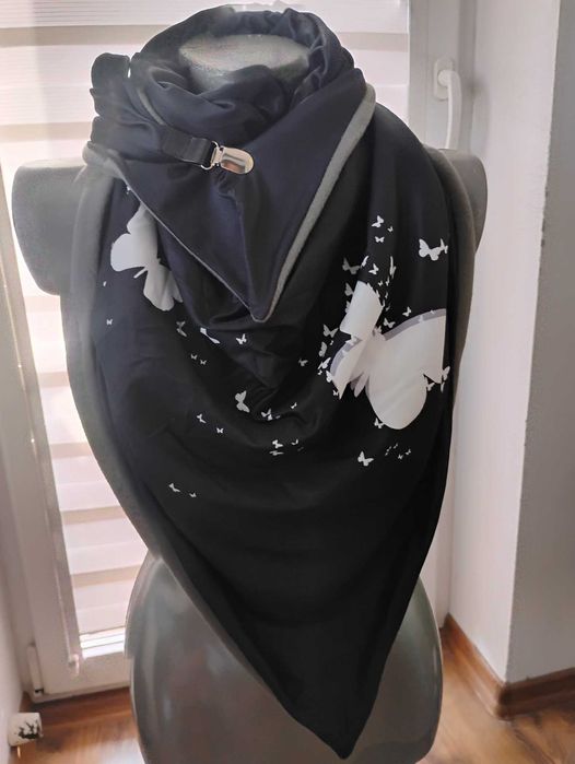 Szalik z nadrukiem motyle białe