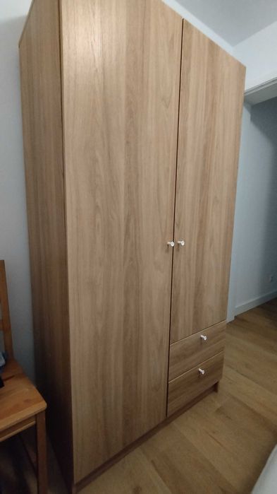 Maravilhoso roupeiro Ikea VILHATTEN c/2 portas e 2 gavetas