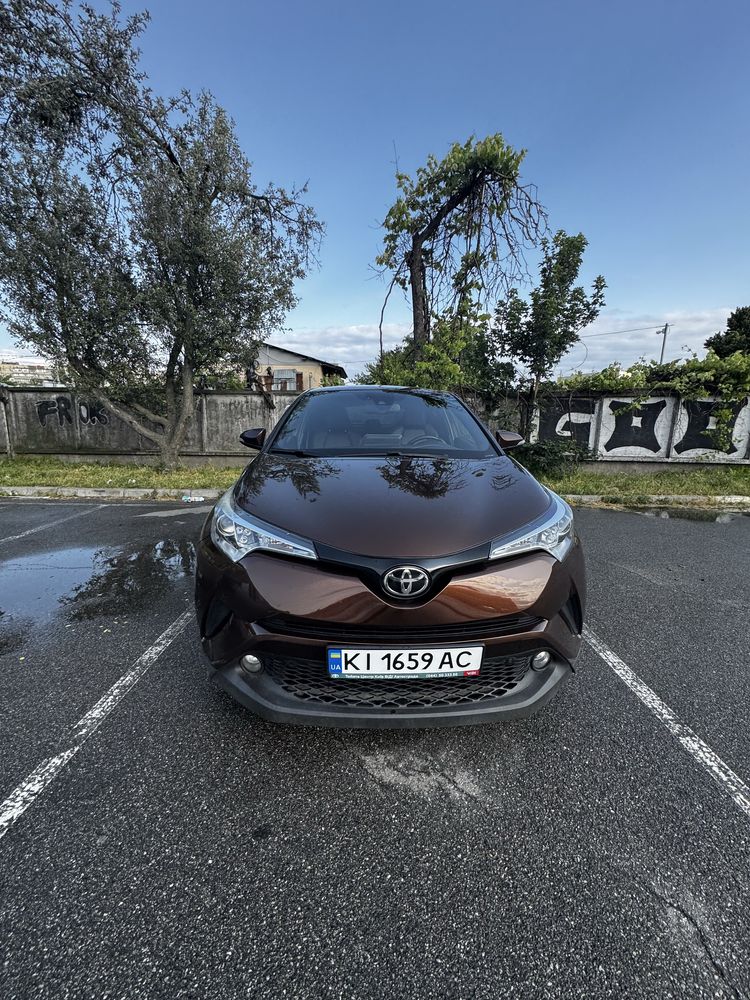 Toyota CH-R коричнева