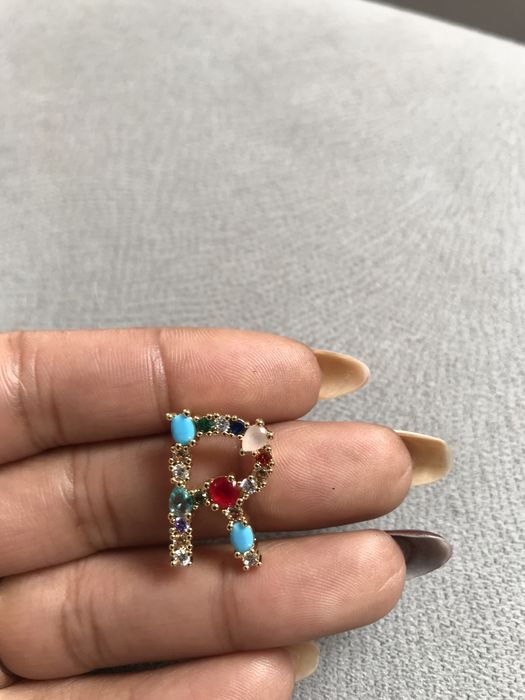 Pendentes letras douradas com brilhantes p/ colar