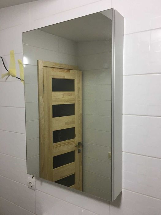 Дзеркало. Шафка у ванну кімнату.