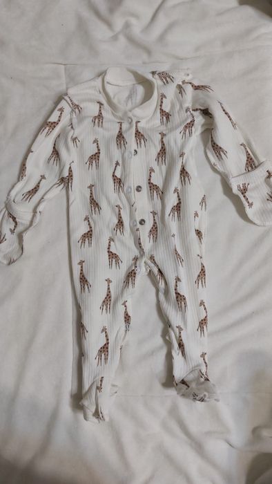 Боді і повзунки, чоловічки шапки. Дитячий одяг 6шт