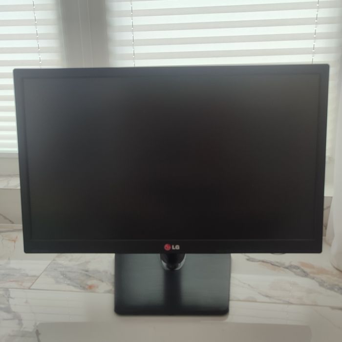 Монітор Б-класс LG 22EN33S-B / 21.5" (1920x1080) TN+film / VGA