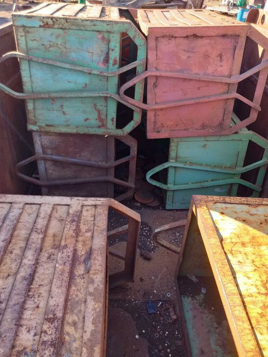 Pojemniki  stalowe 10 sztuk.