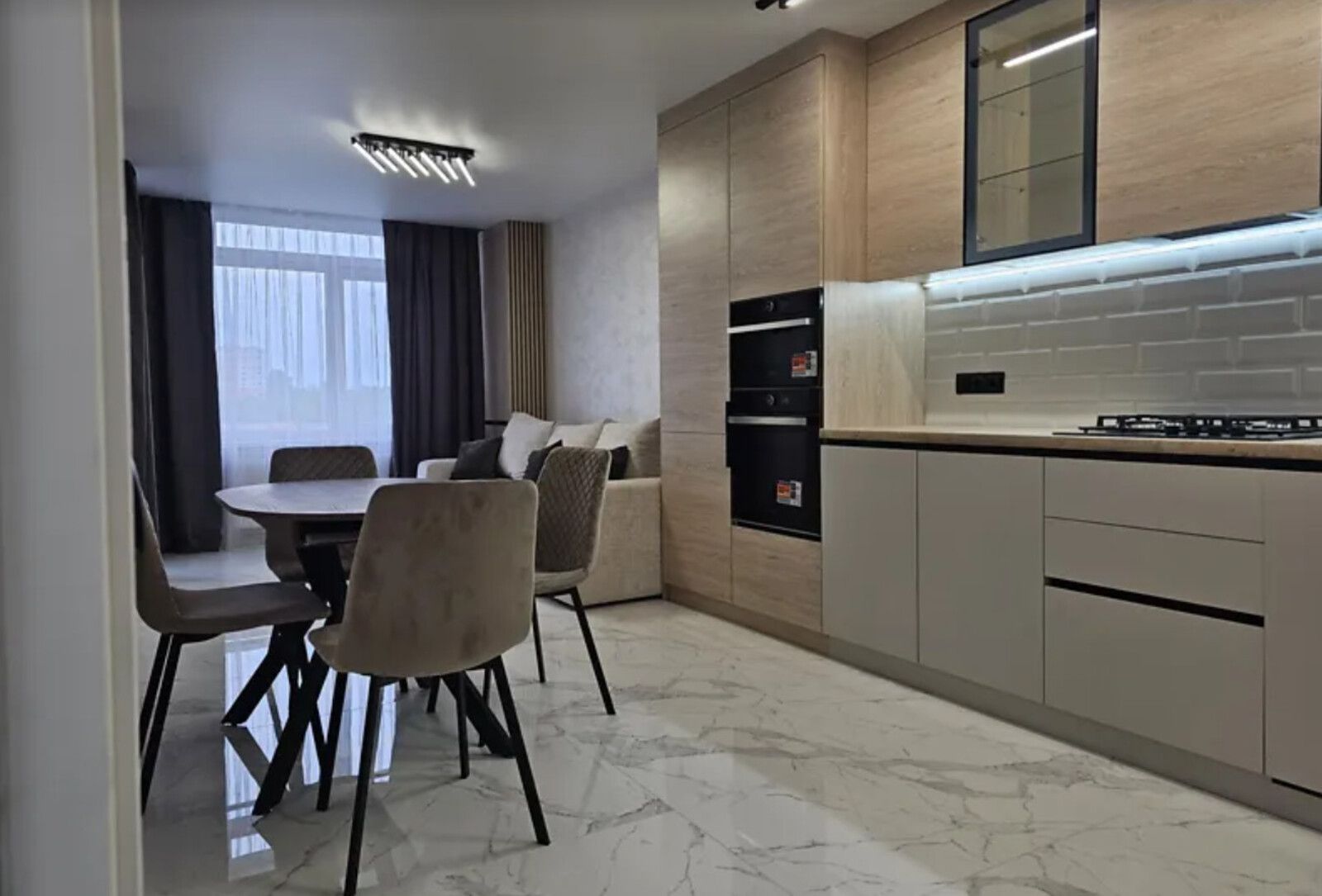 Продаж 2к квартири 80 кв. м на вул. Київська