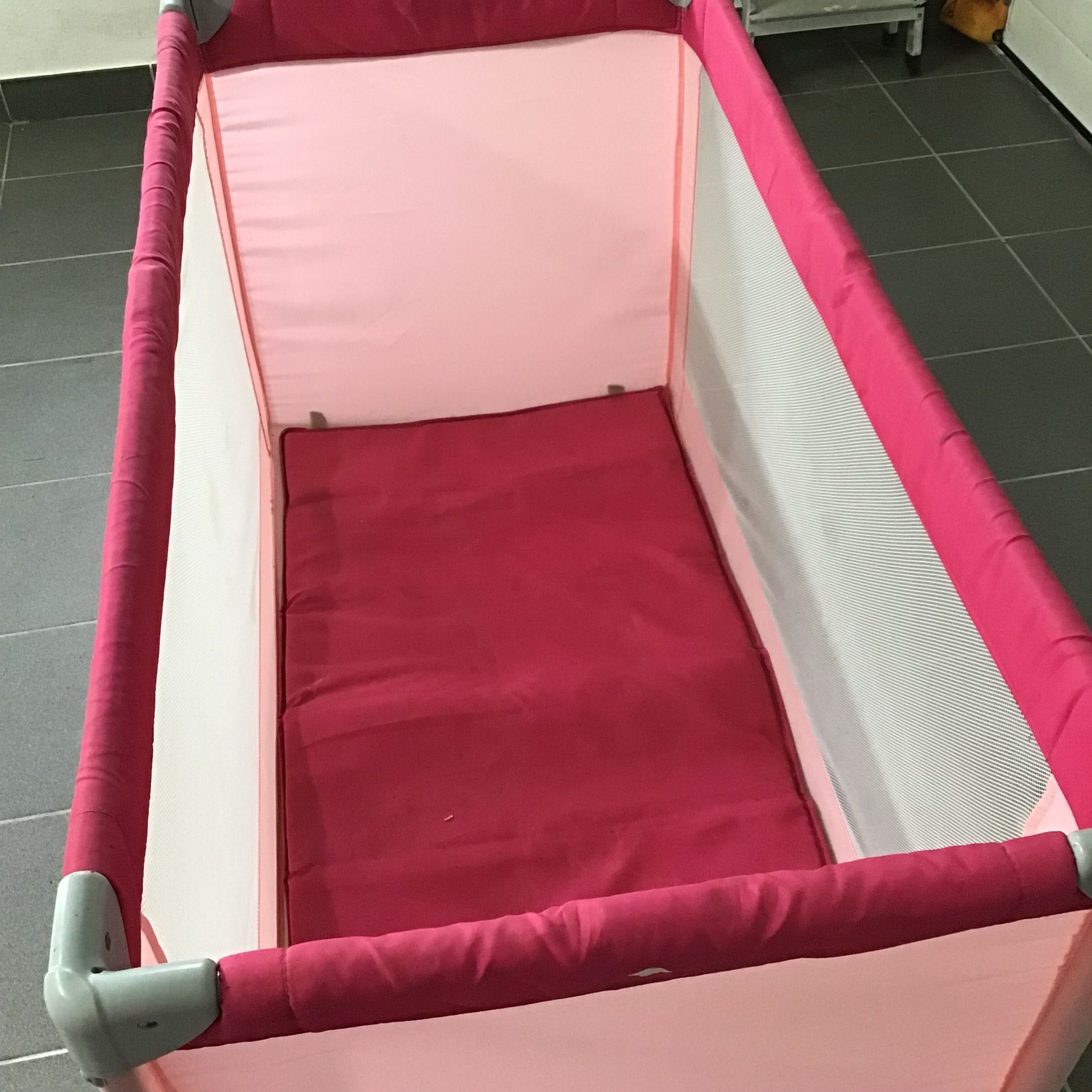 Cama de Viagem/Parque Infantil Zippy para desocupar - Urgente