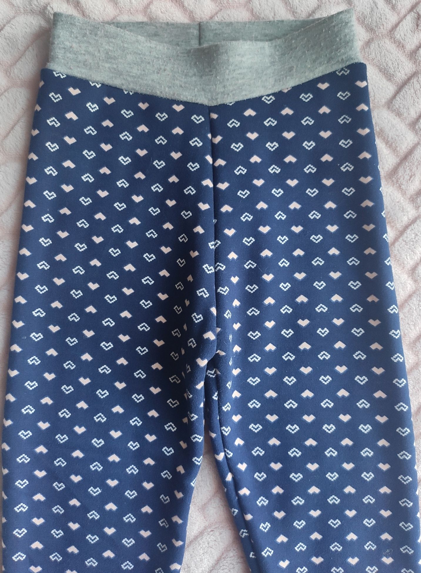 Legginsy ocieplane w serduszka 98/104