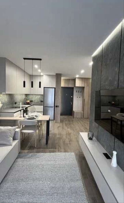 Продам 2к квартиру в ЖК Варшавський 2. Низький поверх