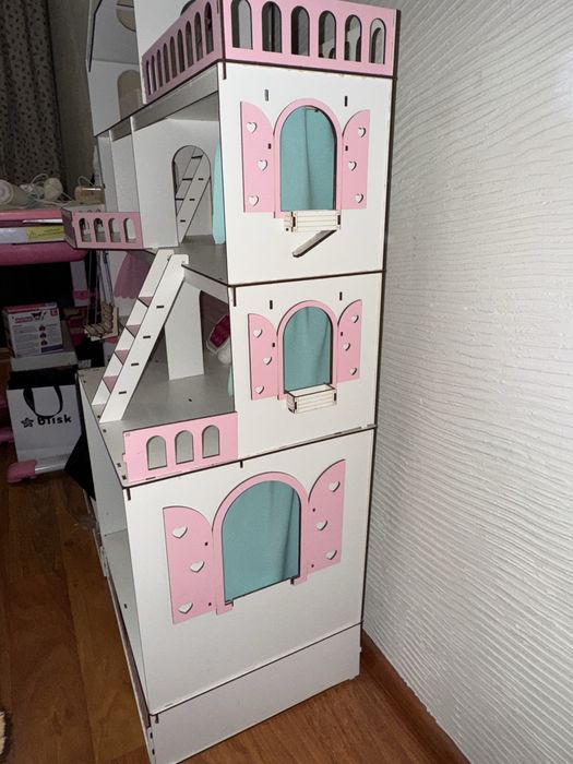 Ляльковий будиночок для Лол та Барбі