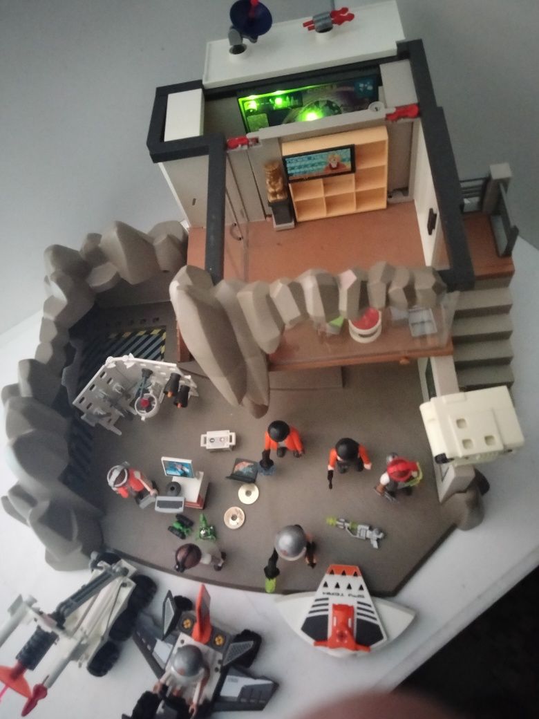 Playmobil rozbudowana baza agentów