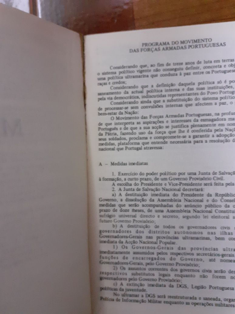 O programa do M.F.A e dos partidos políticos
