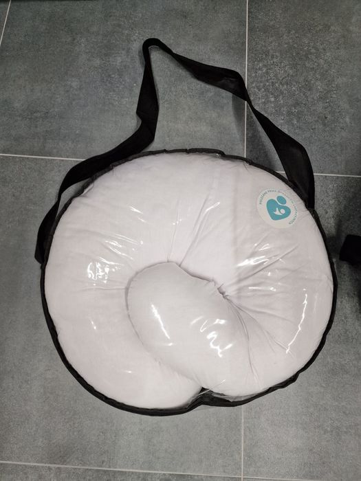 Poduszka do karmienia marki Poofi NOWA