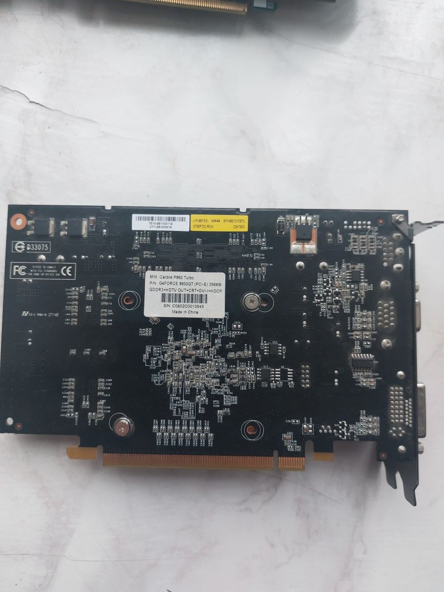 Calibre GeFORCE 8600GT PCI-E 256MB GDDR3 Нероб + GIGABYTE ati2600 неро