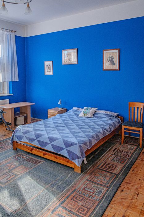 Wygodne, 4-pokojowe mieszkanie w kamienicy. Dodatkowo garaż i ogród.