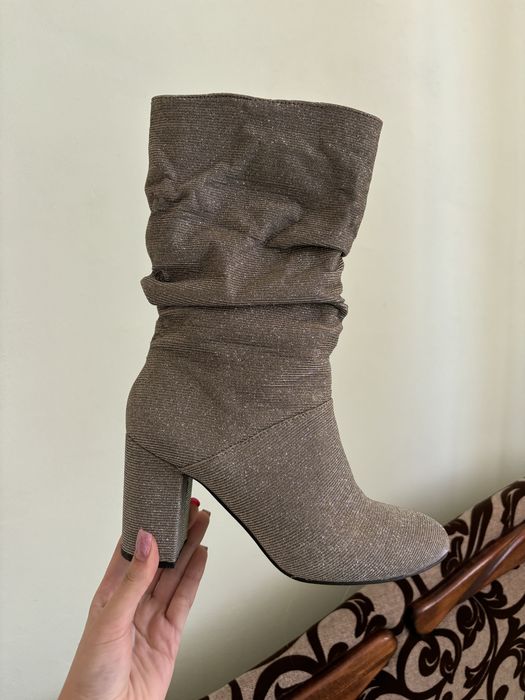 Жіночі чоботи із блискітками