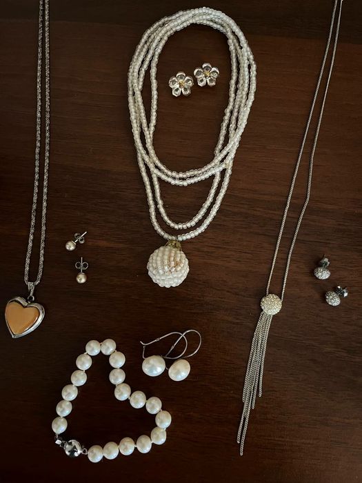 Віддам біжутерію