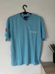 Niebieski t-shirt
