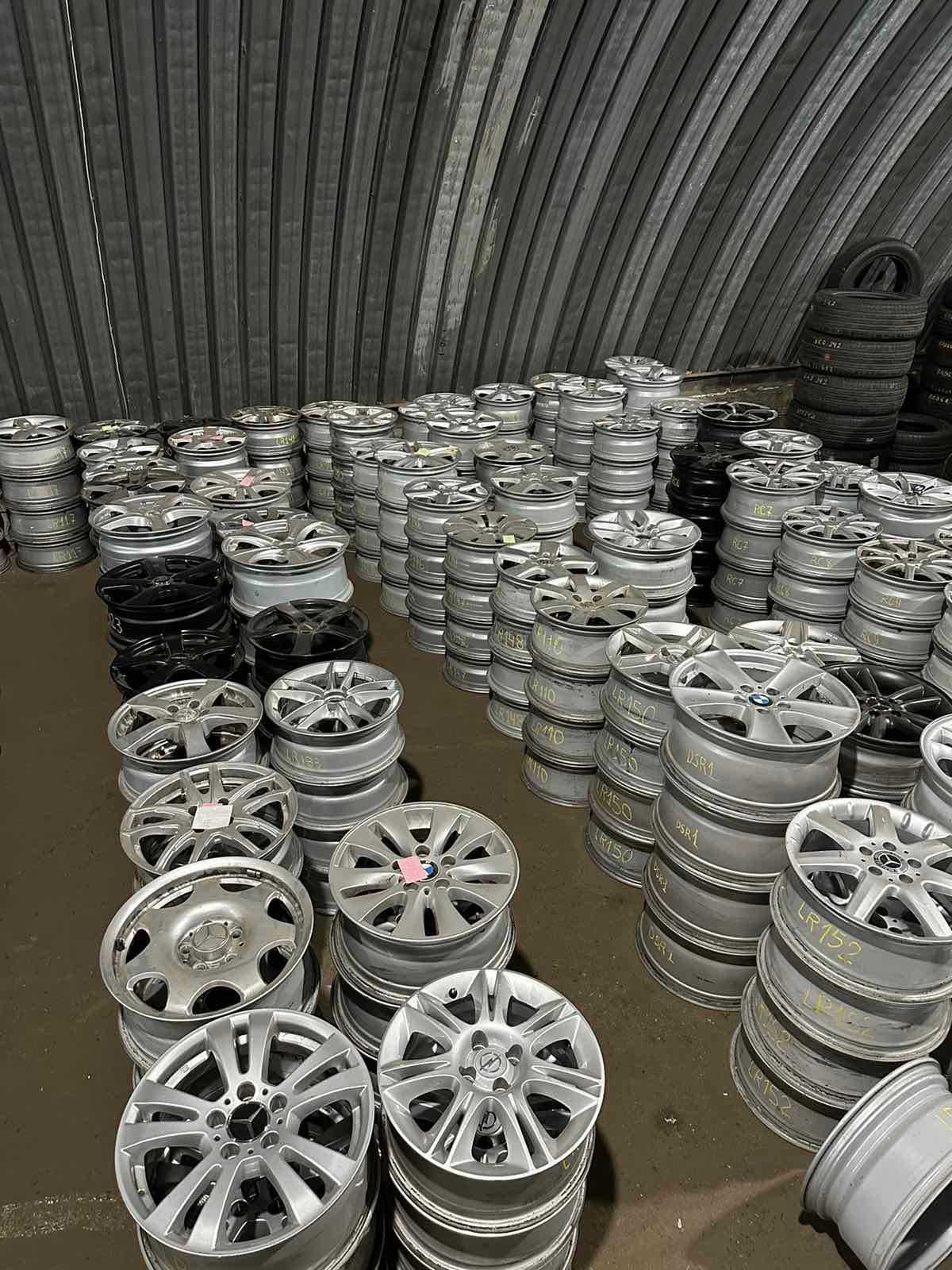 великий склад дисків на авто 5x112 r16 VAG