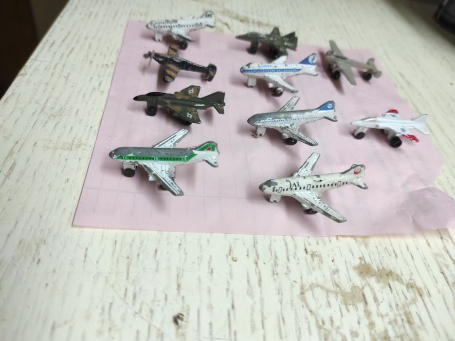 Lote de aviões miniatura em metal