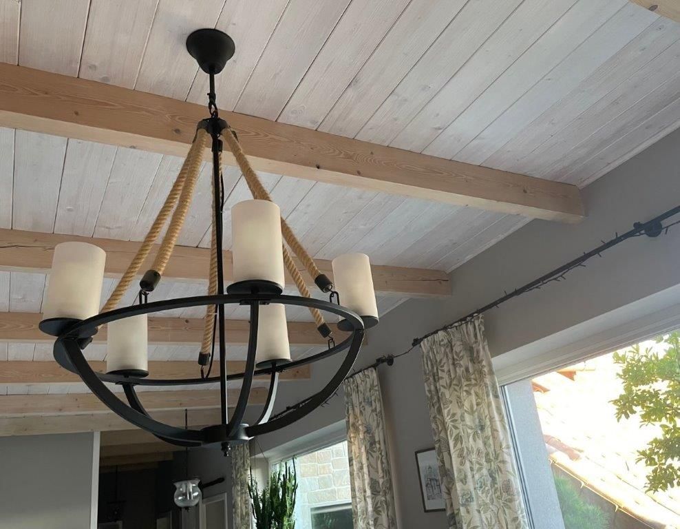 Żyrandol rustykalny na sznurach lampa