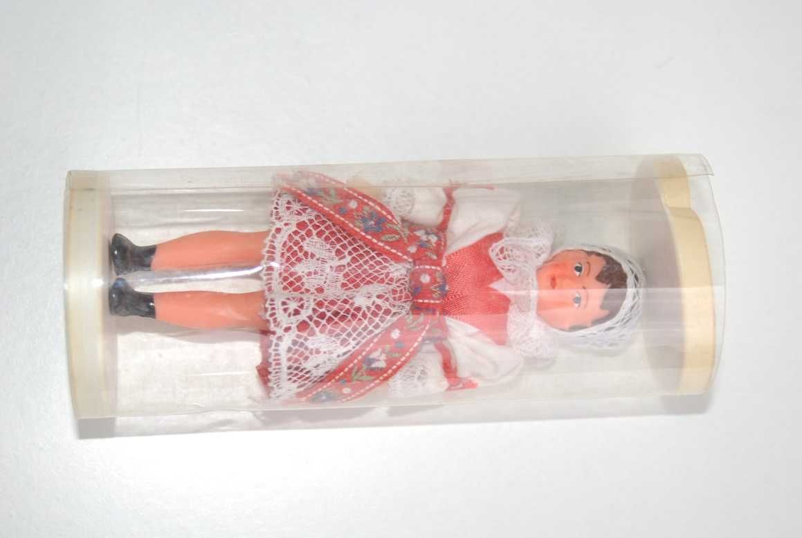 Stara figurka lalka ludowa w pudełku antyk zabytek