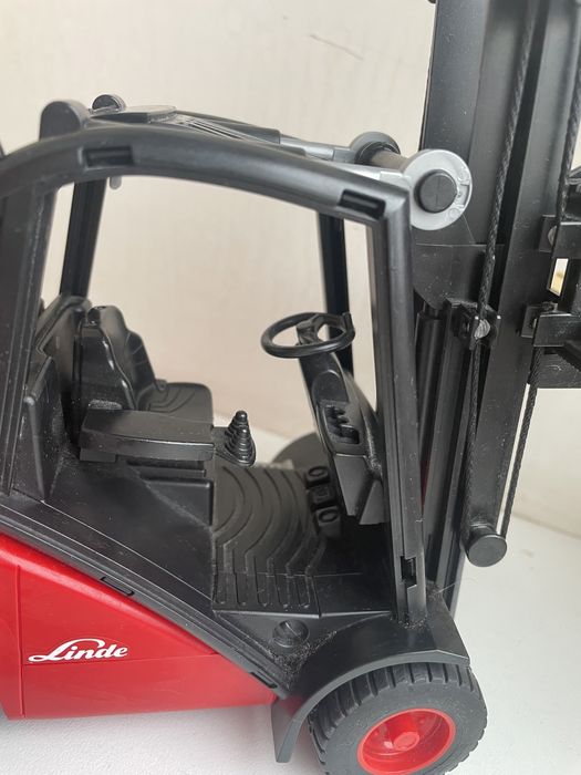 Bruder іграшка навантажувач погрузчик Linde H30D с паллетами