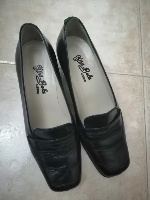 Sapatos clássicos em pele