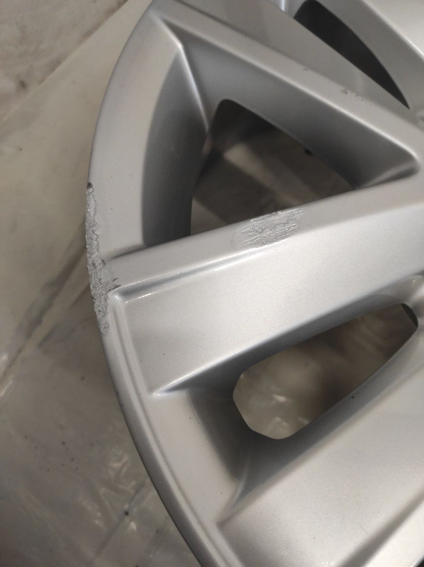 11 Felgi aluminiowe ORYGINAŁ VW Volkswagen R 15 5x112 otwór  57,1