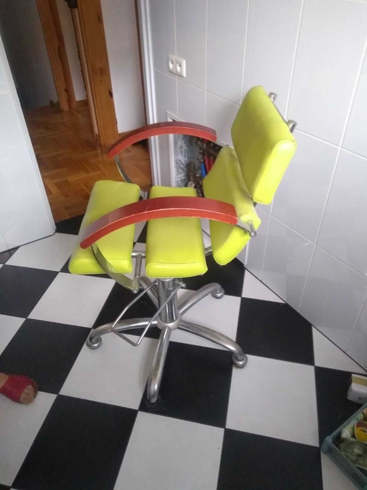 Fotele fryzjerskie